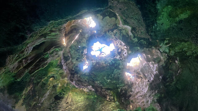 YouTube video: Thunderball Grotto - Staniel Cay, Exumas - 1965 James Bond 007 Thunderball movie